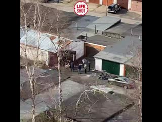 free в лобне мужики безответственно самоизолировались в гаражах и жарят шашлыки hd