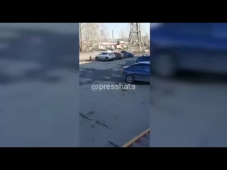 free голая дамочка беспечно прогулялась по улицам томска hd