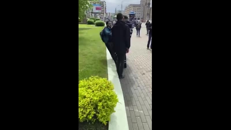 free беларусь упрашиванием целой толпы людей дпсники все таки отпустили парня реальная причина его задержания было hd