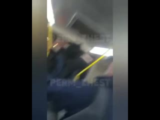 free в перми кондуктор просто попросила мужчину надеть маску но это настолько задело гордость уральца что началась драка hd