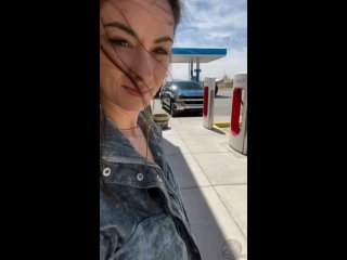 free сверкая своими сиськами у зарядных устройств tesla в деминге штат нью йорк с днем земли самые горячиe девочки порно hd