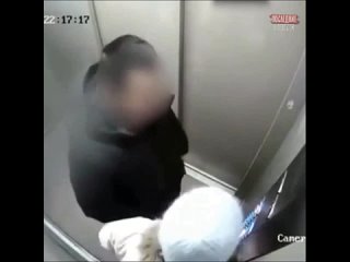 free подонок извращенец попытался молодые девочку в лифте отец успел прийти на помощь и отмутузил ублюдка осторожно сзао hd
