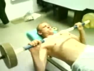 free мужик обосрался поднимая штангу шпингалеты лопнули mp4 hd