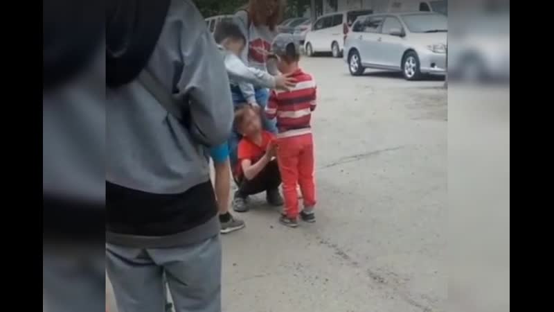 free жительница красноярска прилюдно поставила молодые на колени hd