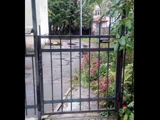 free висела на калитке калининградка напоролась на штырь пытаясь залезть к любимому hd