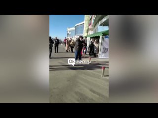 free не пустили кроху маме сказали оставить у дверей торгового центра непривитого от ковида 18 летнего малыша hd