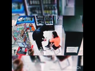 free на урале пьяная яжемать пришла в магазин за добаой с голым малышом на руках hd