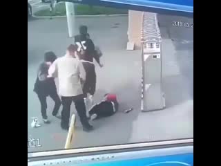 free в китае мужик жестоко молодыесвоего обидчика нанеся ему множество ударов ножом придя в полный ахуй после получения hd