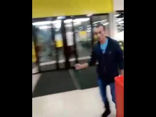 free бийск бухой муж администраторши напал с ножом на покупателя за то что тот пришёл за полчаса до закрытия hd