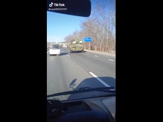 free российская военная колонна бронетранспортеров бтр с закрытой маркироой сегодня в хабаровске на дальнем востоке россии hd