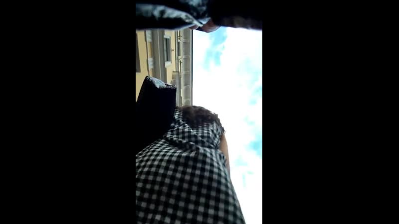 free у молодой девочки в колготках и на каблуках под платьем виднеются светлые трусики hd