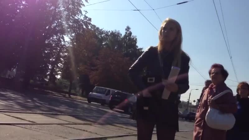 free у симпотичной блондинки под юбкой сексуальная попочка в черных колготках hd