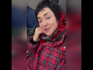 free молодые практичная и минуя пробки пересела на электричку hd