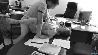 free начальник выебал на работе замужнюю секретаршу домашнее русское порно с разговорами скрытая камера изменяет сучка hd