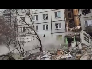 free харьков разрушение дома во время спуска жильца в свою квартиру через крышу hd
