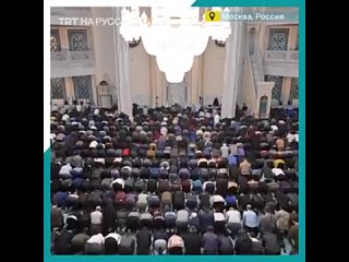 free накануне первого дня поста мусульмане собрались в мечетях по всему миру на первую ночную молитву таравих она hd