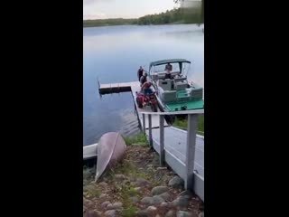 free мужчина попытался заехать на квадроцикле прямо на ступеньки но что то пошло не так hd