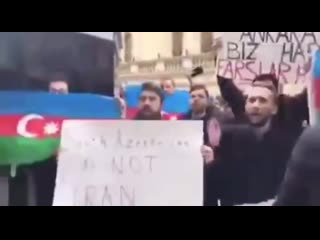 free азербайджанцы собрались у посольства ирана и скандируют фразу русские армяне и иранцы враги азербайджанцев hd