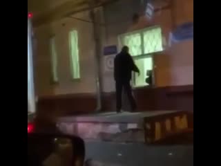 free на этих кадрах запечатлён процесс загрузки посылок в автомобиль сотрудником почты россии hd