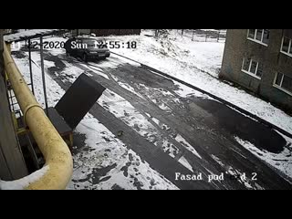 free появилось видео из петрозаводска на котором воришки украли крышку канализационного люка и тут же туда провалились hd