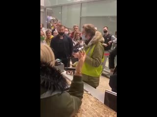 free уже 11 часов в шереметьево несколько сотен пассажиров не могут вылететь в занзибар hd