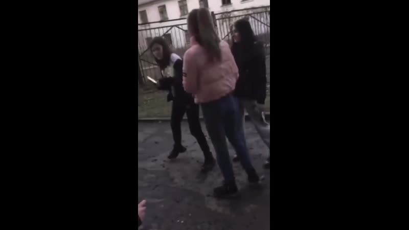 free молодые женского рода из кривого рога сначала избили а потом поставили на колени свою сверстницу hd