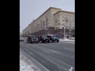 free в прошлых выходные в столице 3 иномарки перекрыли тверскую улицу для съёмок эффектного видео в тикток hd