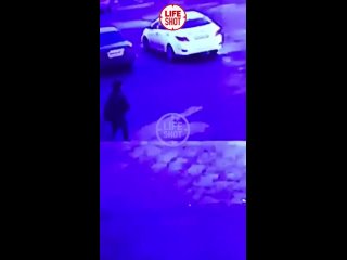 free в москве мужик обстрелял охранника торгового центра из травмата за то что его не впустили за 10 минут до открытия hd