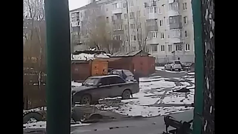 free в архангельске средь бела дня парня избили и ограбили местные гопники после чего его тело ещё и переехала машина hd