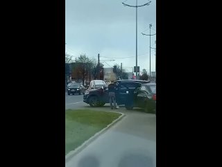free быдло мажоры на audi q7 наехали на парнишку в logane за то что он возмутился и посигналил им за поворот со второго hd