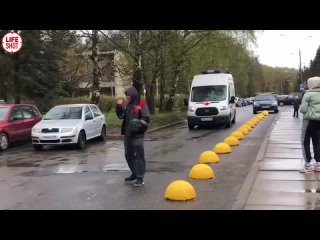 free деловая мадемуазель на range rover оставила свою машину в неположенном месте и закрыла тем самым проезд hd