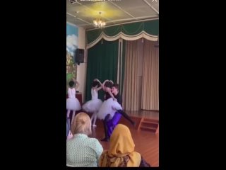 free в махачкале выпускники станцевали на вечере последнего звонка балетный танец hd