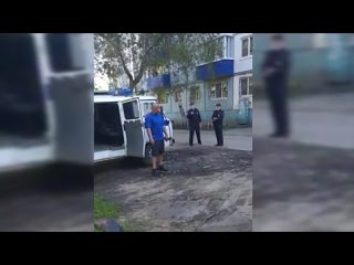 free в иркутской области копы расстреляли неадекватного чудика за то что он попытался напасть на них с ножом hd