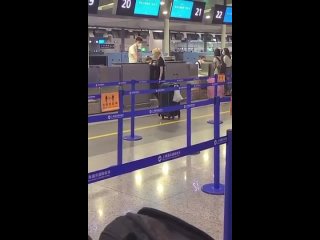 free в столичном аэропорту во время регистрации на рейс москва шанхай неадекватная мадам hd