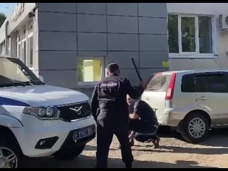 free в уфе местный бухарик пошёл на полицейских с ножом которые приехали забрать его за побитые автомобильные стёкла hd