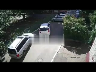 free в краснодаре ребёнок забрался на окно но москитная сетка не выдержала веса и он упал вниз hd