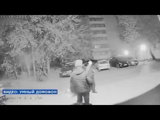 free в саратове два парня пришли с цветами и битой к девушке hd