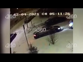 free группа налетчиков обогатилась за несколько секунд забрав рюкзак с 500 тысячами долларов у двух прохожих в санкт hd
