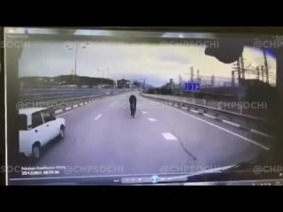 free в сочи водятел на приоре решил полихачить но не справился с управлением врезался в другой автомобиль hd