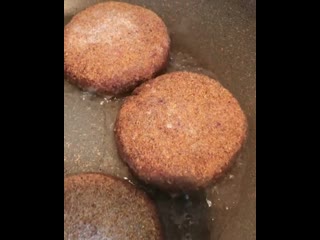 free котлеты из говядины в панирое плотные мясные настоящие при изготовлении используется только говядина и как во все hd
