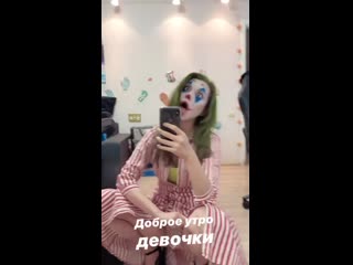 free аринян трет себя по пизде в прямом эфире засветила трусы во время стрима трсусики без цензуры теребит киску hd