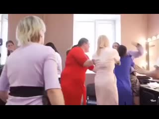 free телеведущая екатерина андреева дерётся с бухгалтершей за то что ей сократили зарплату hd