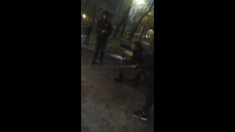 free молодые тиктокеры решили хайппнуть избив ногами пьяного спокойного мужчину hd