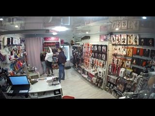 free в подмосковье в секс шопе парень в красных стрингах украл с полки резиновый член hd