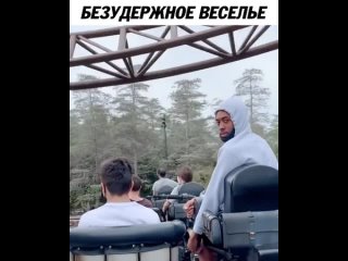 free по ходу он в обморок упал ещё до того как они тронулись это кондуктор ждёт когда за проезд передадут hd