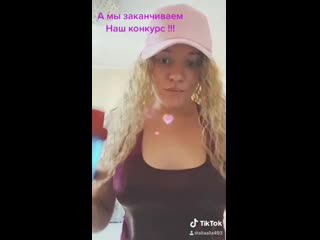 free школьница намочила и показала сиськи в тик токе hd