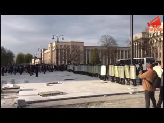 free в омон полетели камни и бутылки на митинге против режима самоизоляции во владикаазе hd