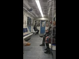 free молодые разделись догола прямо в московском метро nr hd