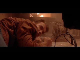 free слэйтер появляется вовремя и спасает дочь и дэнни последний киногерой hd