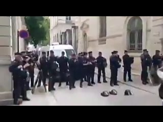 free французская полиция присоединилась к протесту против принудительных вакцин часть 2 hd